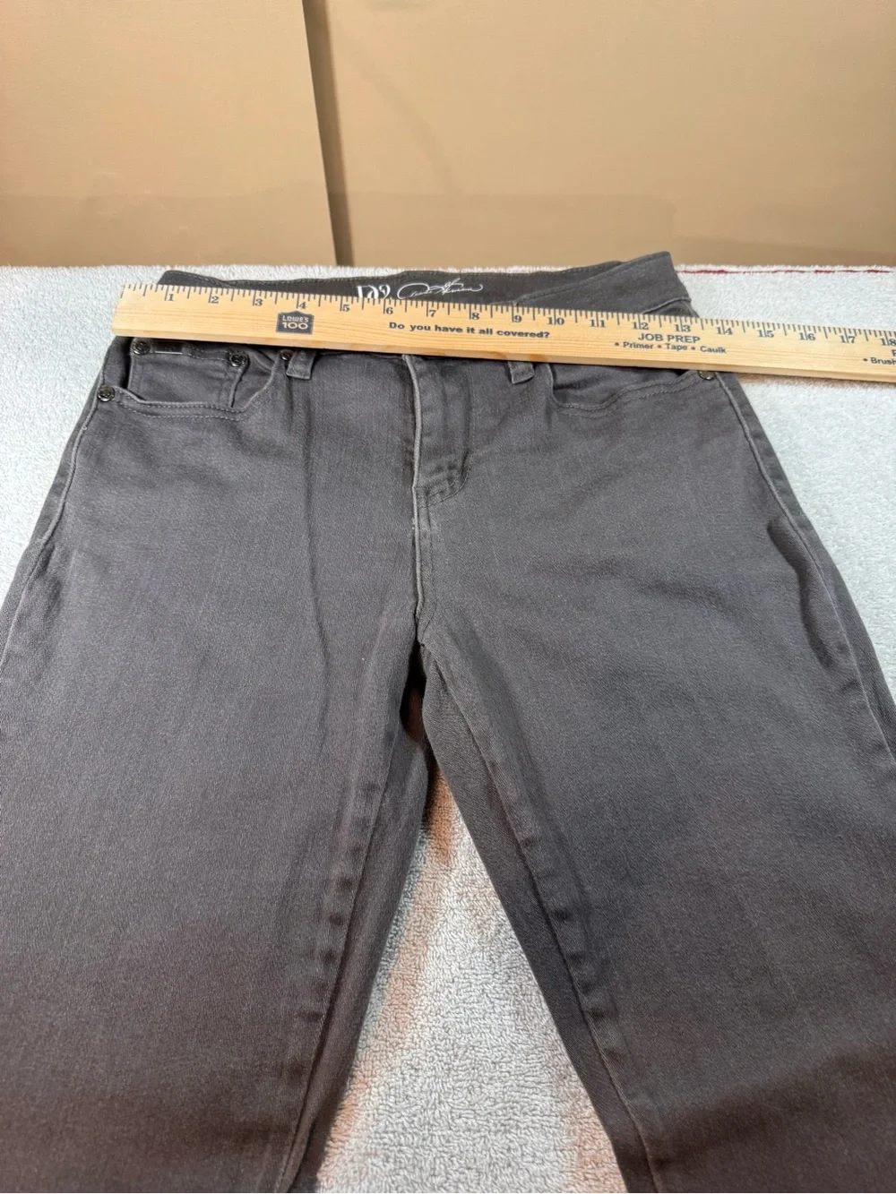 Women’s Diane Gilman DG2 Gray  Straight-Leg Jeans. Size 2 Petite